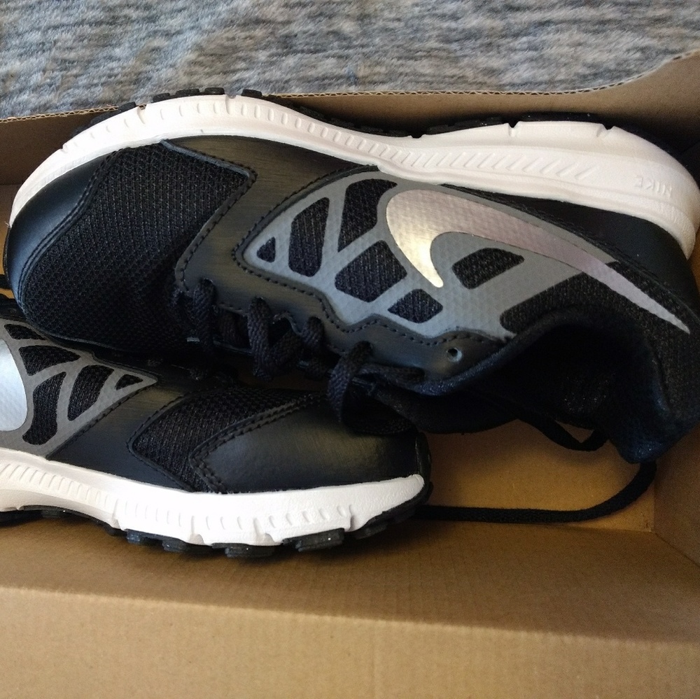 Nike Downshifter 6 (GS/PS) Size 2Y NIB